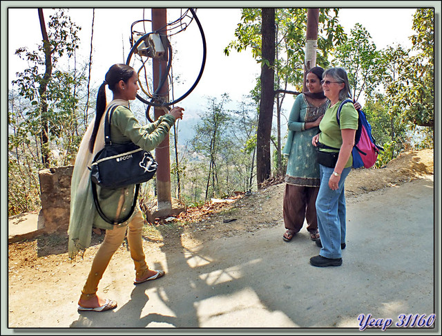 Blog de images-du-pays-des-ours : Images du Pays des Ours (et d'ailleurs ...), Dans les rues de Tansen (Palpa): retour de bâton, le photographe photographié - Népal