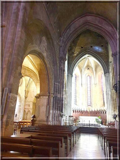 1012 -  Forcalquier dans les Alpes de Haute-Provence (04)