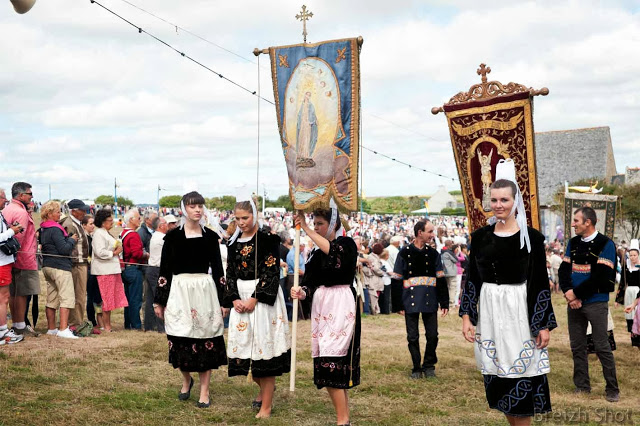 sainte-anne-la-palud - belles dames bretonnes