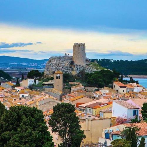 Bonjour IgersGruissan, la Tour Barberousse, un des symboles de Gruissan.  Mais pour vous quel symbole représente le mieux Grui… | Languedoc, Carpe  diem, House styles