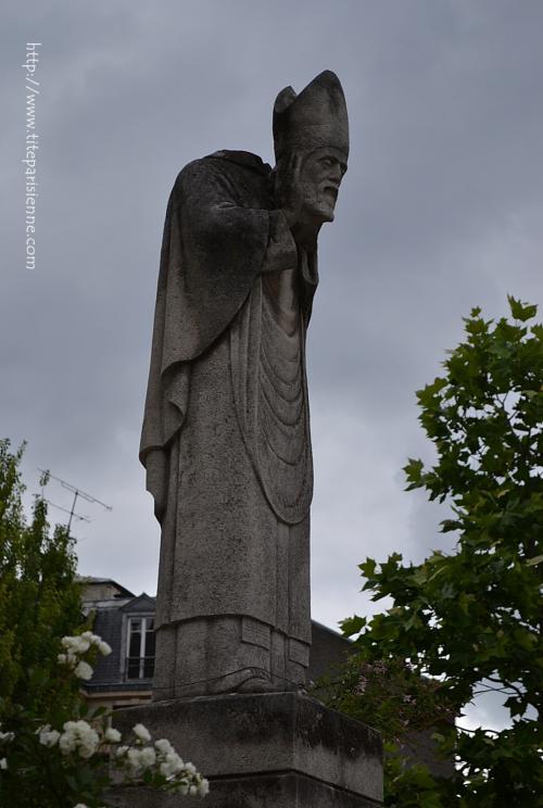 Montmartre : La légende de Saint Denis (Square Suzanne Buisson)