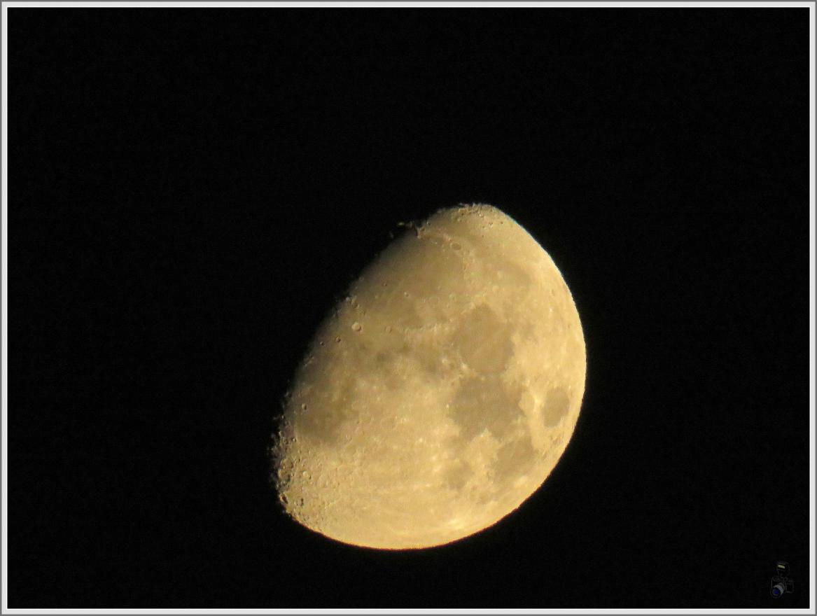 JUSTE UN PETIT COUP DE LUNE