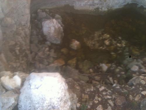 Baignoire naturelle sous roche Montaiguet