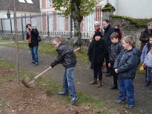 "Artistes en herbe, à vos outils !" un concours lancé par l'Association Châtillon-Scènes...