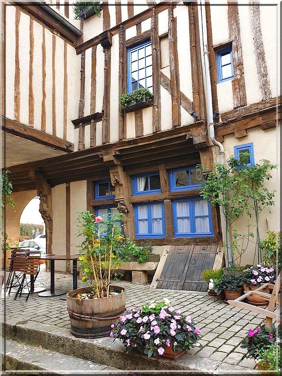1032 - Noyers-sur-Serein dans l’Yonne (89) 