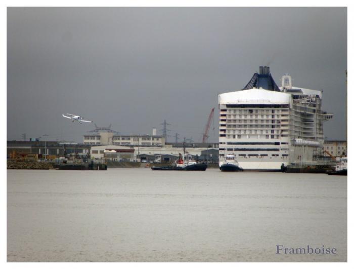 MSC DIVINA  quitte la cale sèche 