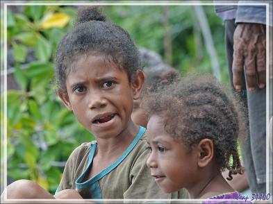 Le débarquement a eu lieu avec des images très colorées en pré-spectacle Sing Sing, qui sera peut-être le plus beau de tous - Tufi - Maclaren Harbour - Province d'Oro - Papouasie Nouvelle-Guinée