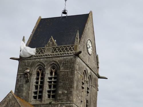 Sainte-Mère-Eglise en Normandie (1/2)...