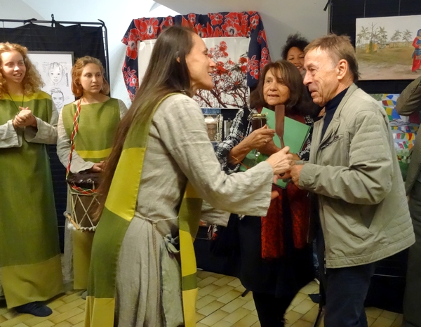 Le beau vernissage du Festival "Cultures sans frontières" de l'Association Châtillon-Scènes...