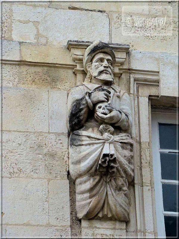 La Rochelle rue Nicolas Venette buste d'Avicenne