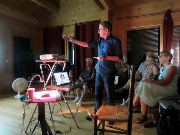 Une conférence sur les orchidées sauvages de nos forêt a eu  lieu à Lignerolles  