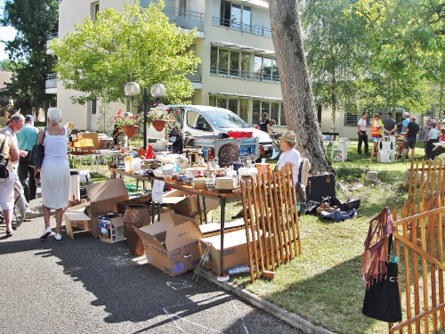 Le vide-grenier de la maison de La Charme à Châtillon sur Seine...