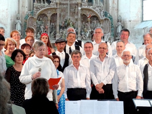 La chorale dijonnaise Souliko, en représentation dans l'église d'Aignay le Duc