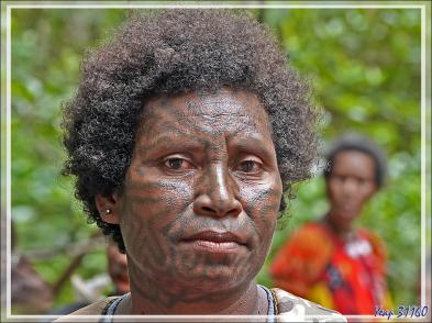 Nous sommes accueillis dans un plantation de sagoutiers où nous assisterons à l'extraction et la manipulation du sagou - Tufi - Maclaren Harbour - Province d'Oro - Papouasie Nouvelle-Guinée