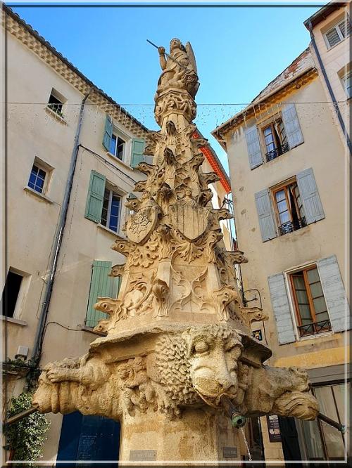 1012 -  Forcalquier dans les Alpes de Haute-Provence (04)