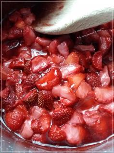 CHAUSSONS A LA FRAISE ALLÉGÉS
