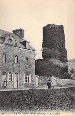 LES REMPARTS DE LA HAYE-DU-PUITS (Manche)