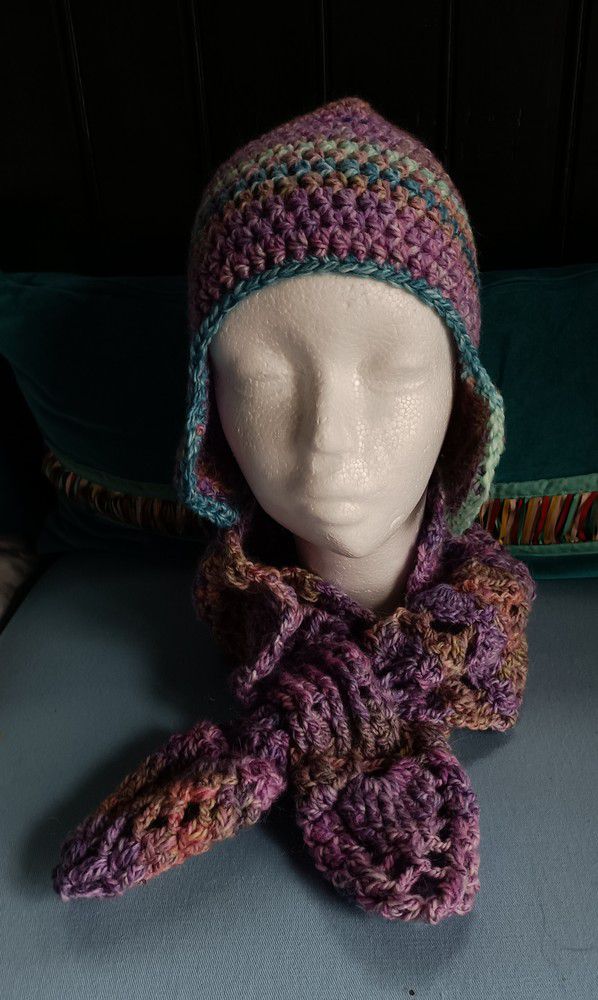 Echarpe et bonnet péruvien assortis...