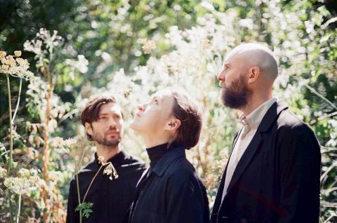 ESBEN AND THE WITCH - Les détails du nouvel album Hold Sacred ; Clip "The Well"