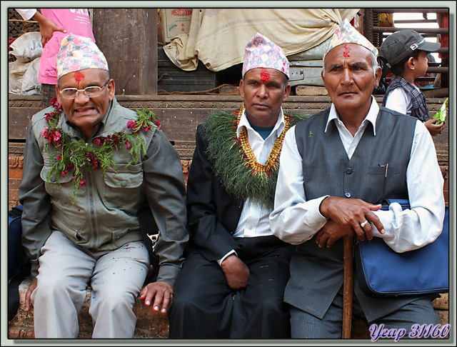 Blog de images-du-pays-des-ours : Images du Pays des Ours (et d'ailleurs ...), Temple Amar Narayan Mandir: cérémonie de mariage - Les hommes en gris - Tansen (Palpa) - Népal
