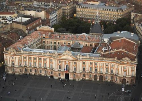 De la Maion commune au Capitole