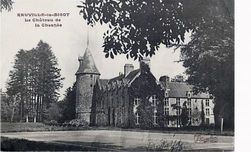 LES REMPARTS DE RAUVILLE-LA-BIGOT (Manche)