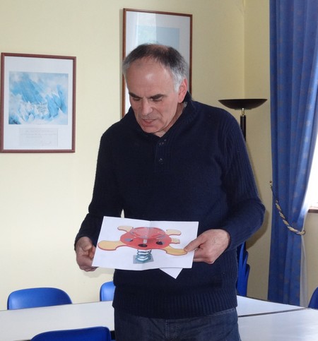 Remise de chèques, en 2013, aux associations de Châtillon sur Seine, par le Lions Club