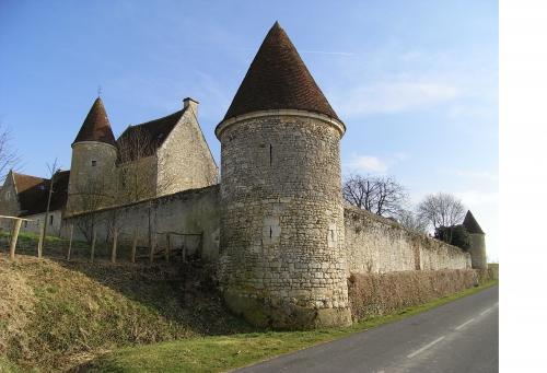 LES REMPARTS DE COUR-MAUGIS (Orne)