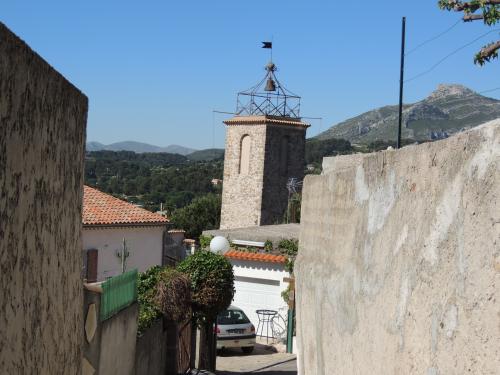 * ROQUEVAIRE : LA PETITE SOEUR D'AUBAGNE...