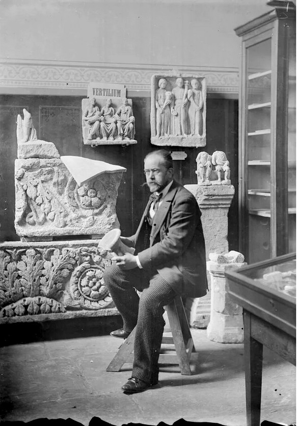 Henri Lorimy, ancien Conservateur du Musée de Châtillon-sur-Seine, ancien  Président de la SAHC, fut un peintre ami d'Emmanuel Bénézit... 