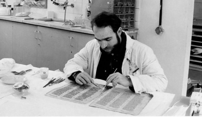 Un chercheur israélien travaille sur le Codex