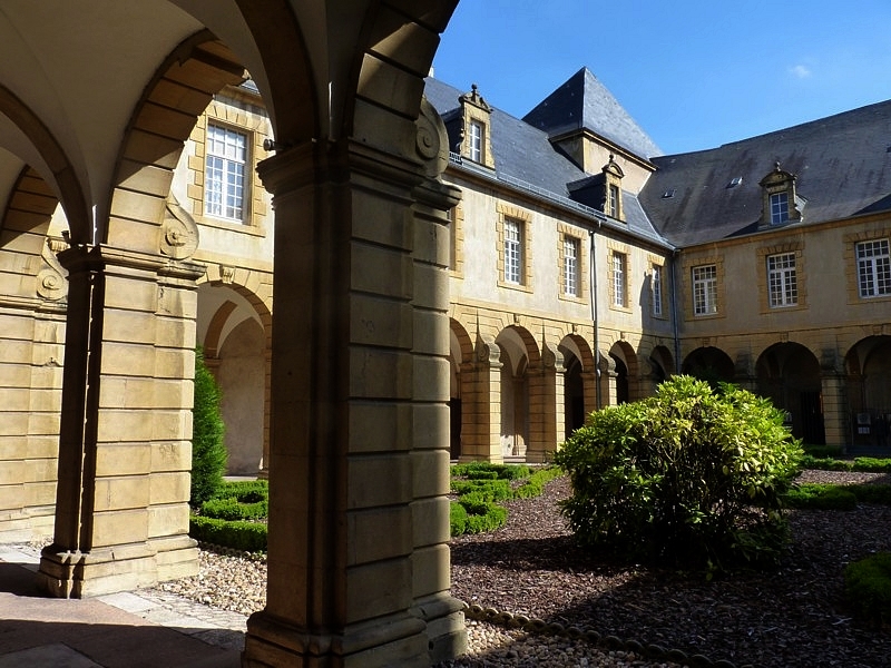 Metz / La rue aux Ours...