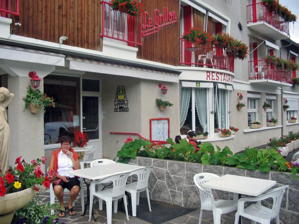 Comme les cailloux du Petit Poucet GR.30 Tour des lacs d'Auvergne : Etape 2 Olloix (870 m) - Lac Chambon (880 m) 18 Kms