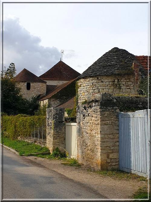 1032 - Noyers-sur-Serein dans l’Yonne (89) 