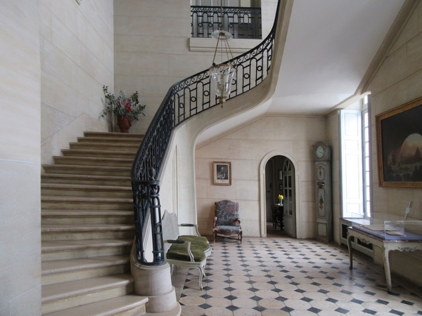 Les membres de l'Association Culturelle Châtillonnaise ont visité un château , superbement meublé, celui de la Motte-Tilly