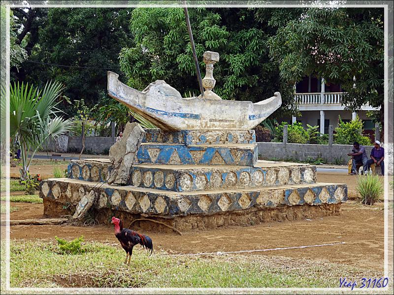 Tristes vestiges de l'époque où la France était présente - Du côté du Cours de Hell - Hell-Ville (Andoany) - Nosy Be - Madagascar