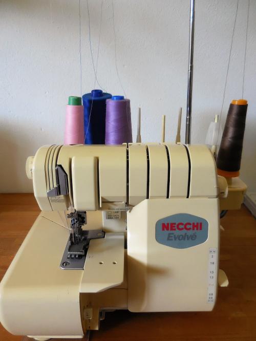 Passage de surjeteuse à recouvreuse sur l'Evolvé