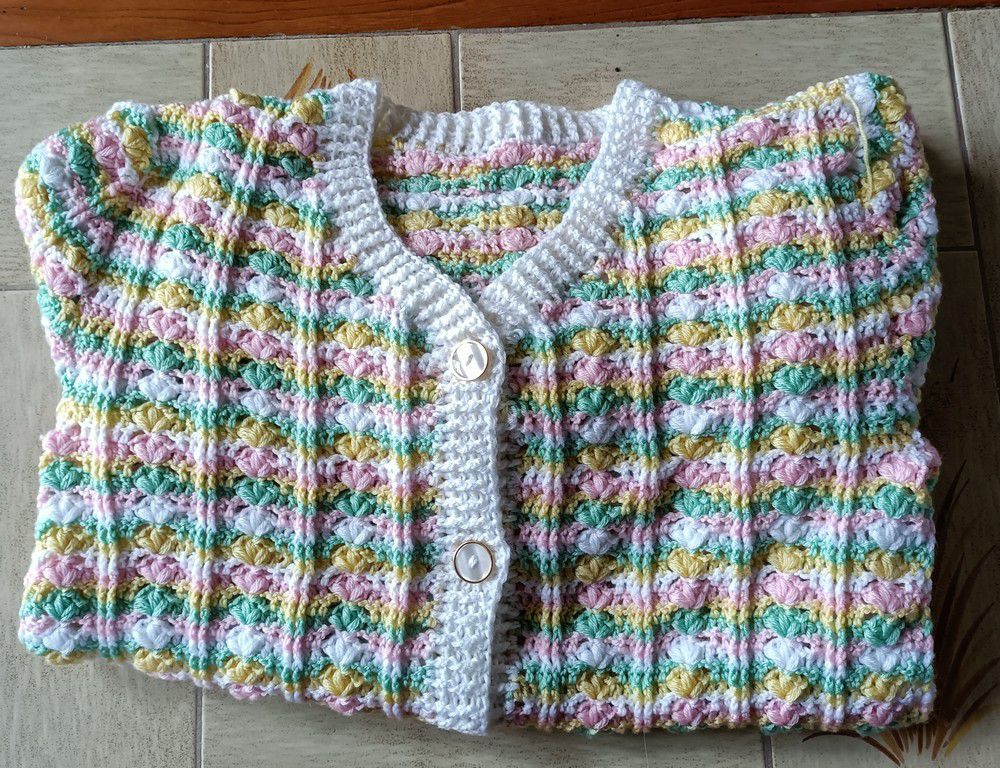 Une veste longue "sucre d'orge" au crochet...