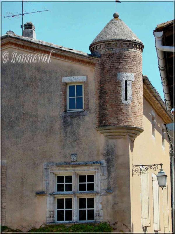 Castelnau-de-Montmiral Tarn maison à échauguette