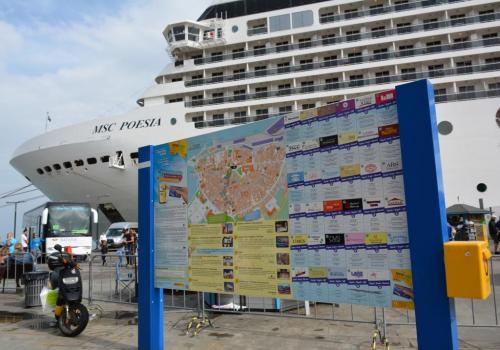 Le Poesia dans le port de Koper