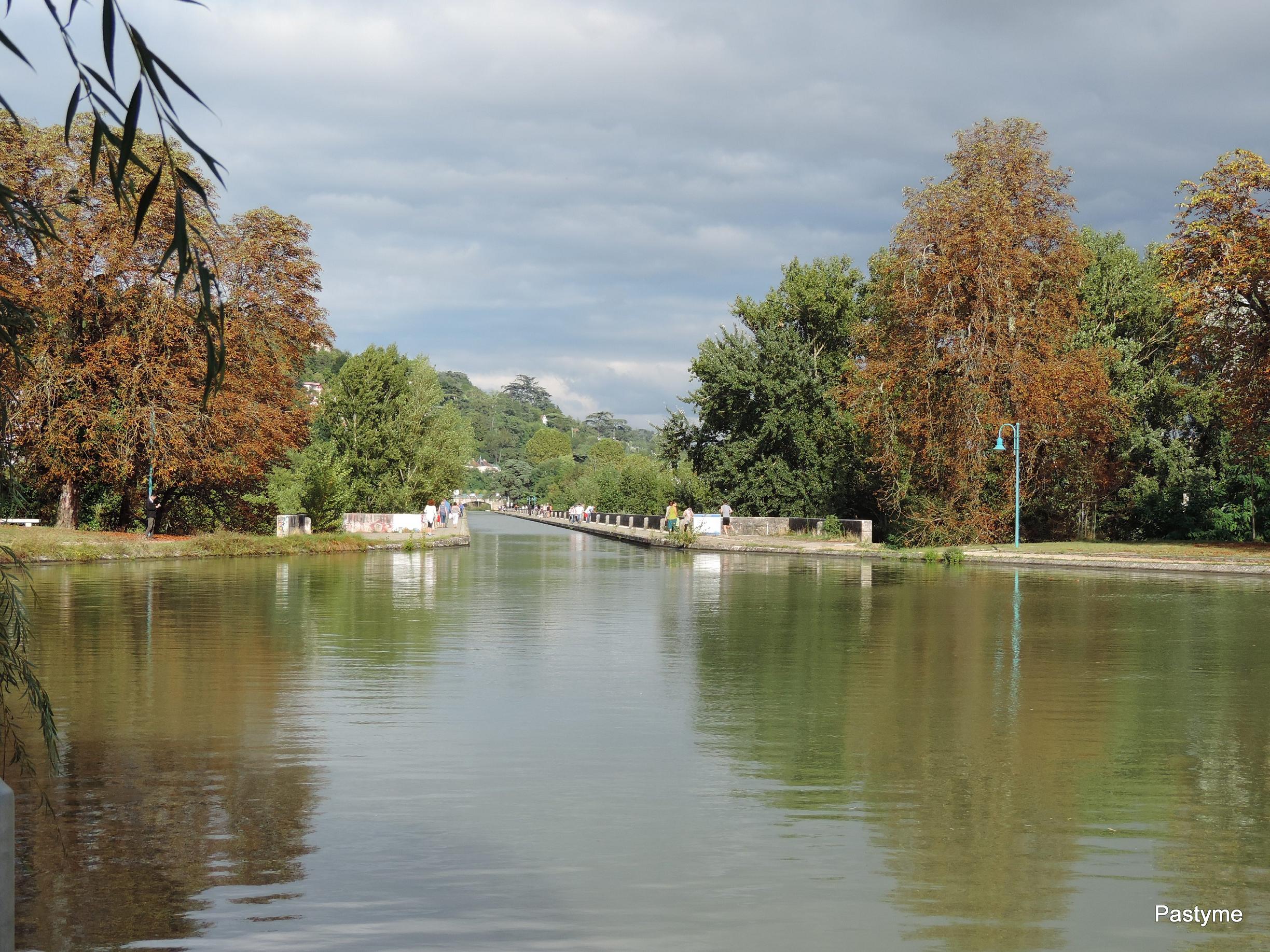 AGEN - le pont canal