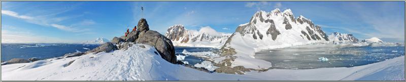 08/03/2022 : panoramas sur l'île Booth vus à partir de la colline au cairn - Péninsule Antarctique