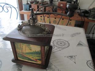 Moulin à café à décors de campagne de marque JAPY