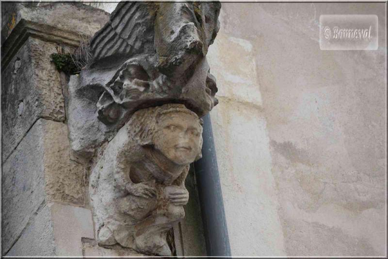 La Rochelle  sculpture sur une maison