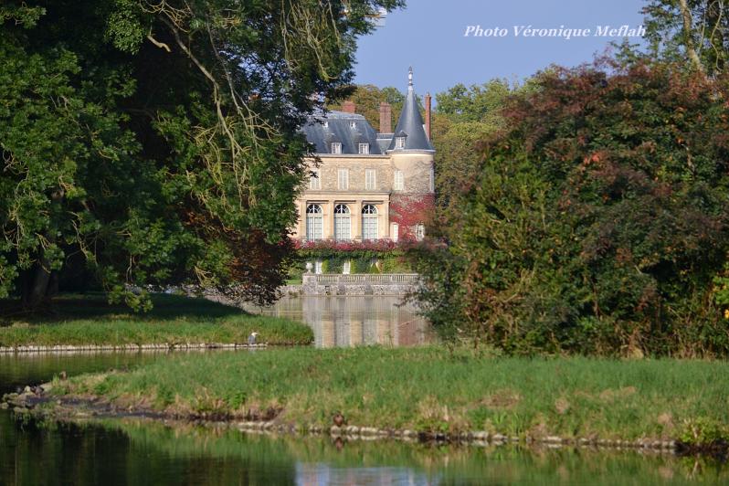 Le château de Rambouillet vu des canaux