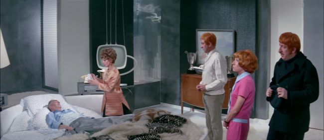 LE PETIT BAIGNEUR -  LOUIS DE FUNES BOX OFFICE 1968