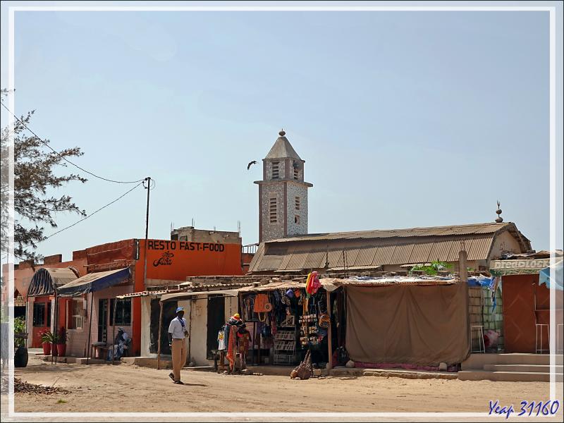 Débarquement, photos souvenir, puis direction "le village" pour faire les boutiques "attrape-touristes" et prendre une collation - Lac Rose (Lac Retba) - Sénégal