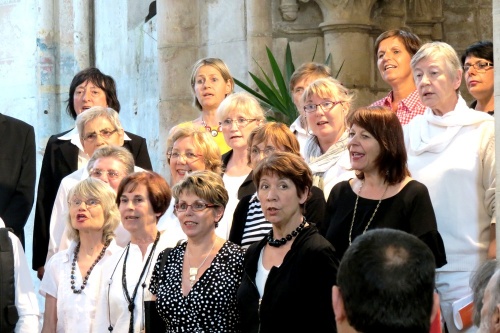 La chorale dijonnaise Souliko, en représentation dans l'église d'Aignay le Duc
