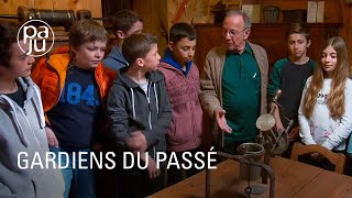 Un couple sauve les objets anciens du quotidien - YouTube