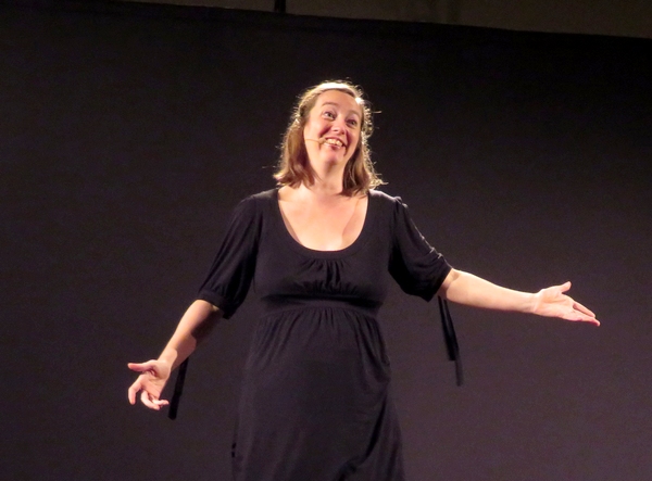 Lors de la soirée "Coup de Contes"  Frédérique Lanaure a  fait rêver les spectateurs avec ses contes pleins d'humour, de gaieté et parfois de suspense